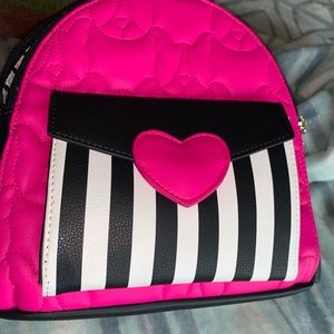 👛🎒Betsey Johnson Striped Pink Backpack 🎒 👛